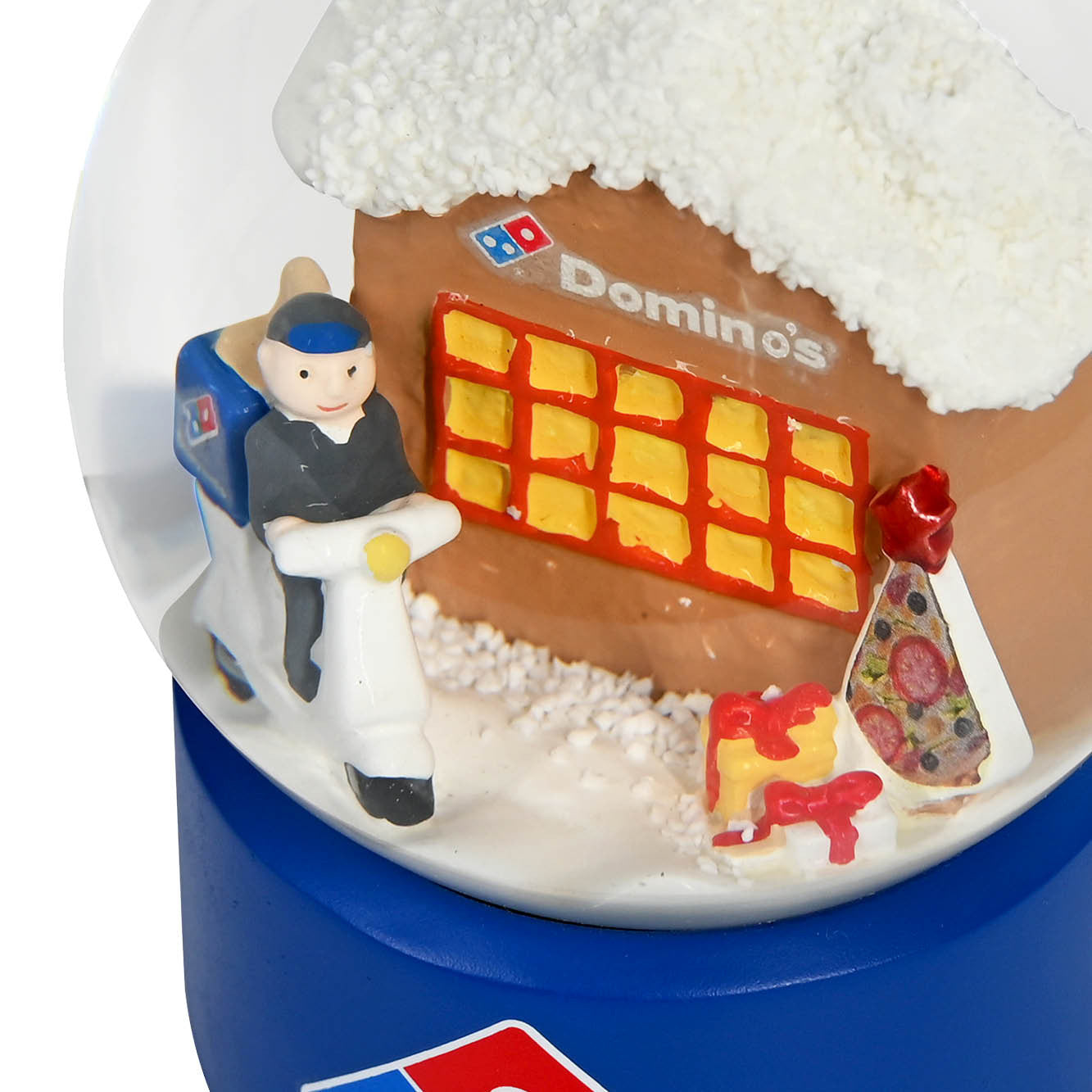 domino's snowglobe voorkant zoom